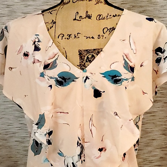 Lane Bryant Floral Ruffle-Front Top, Size 18, NWT - Picture 2 of 8